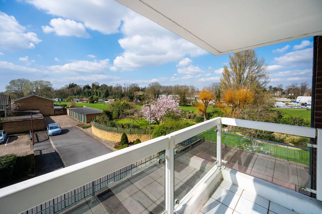 Property photo 3 of 23