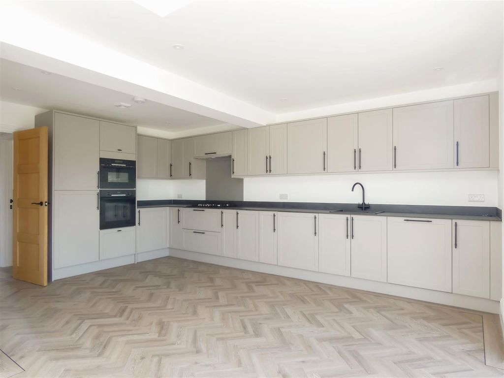 Property photo 2 of 14 Kitchen/Dining/Sitting Room