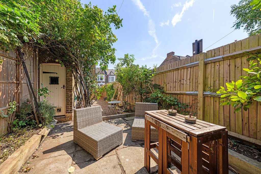 Property photo 2 of 15 Garden (2).Jpg