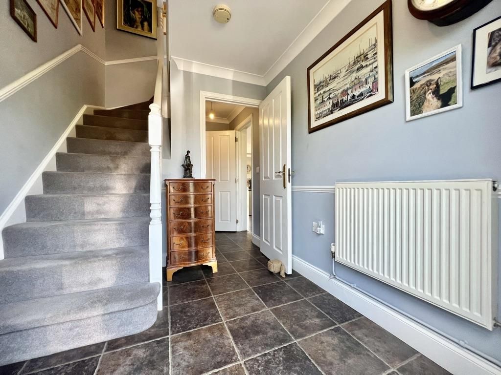 Property photo 2 of 34 Entrance Hall