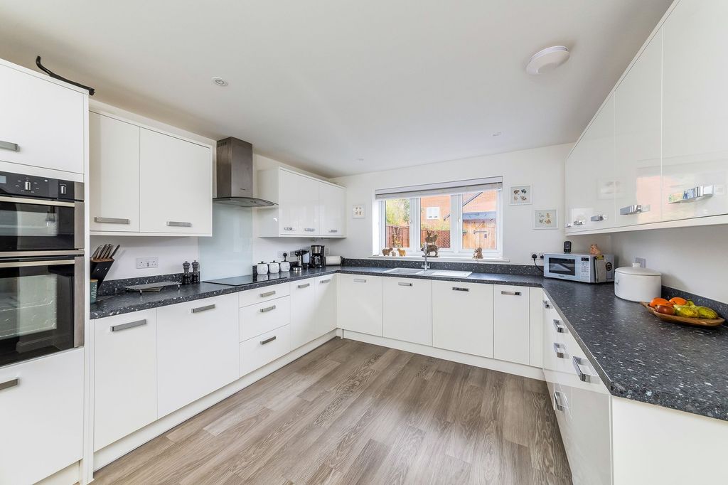 Property photo 2 of 25