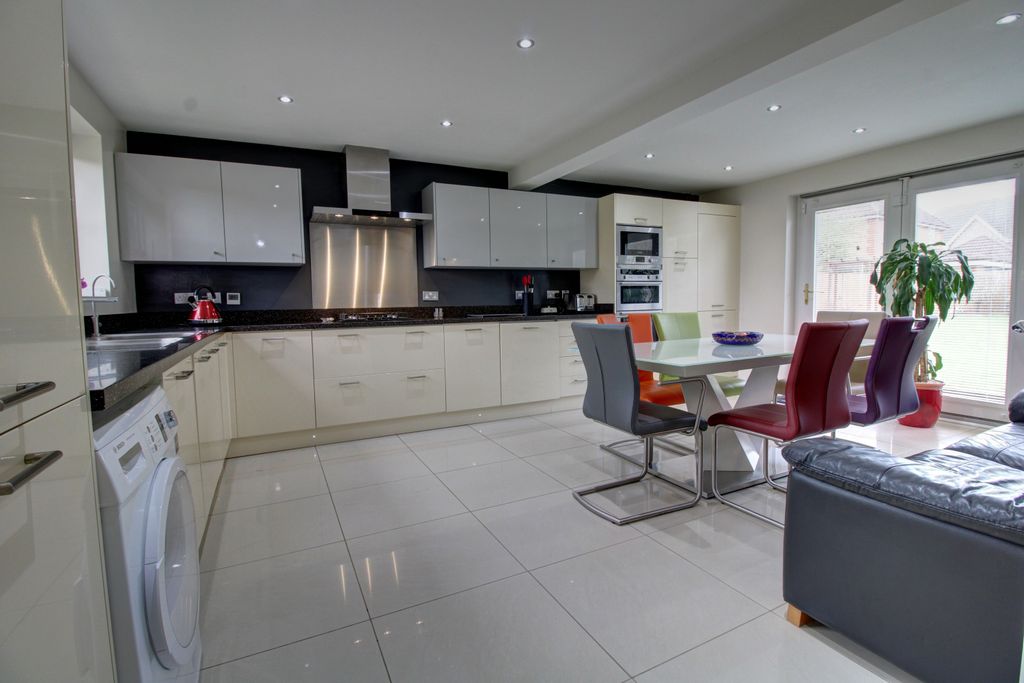 Property photo 2 of 20 Kitchen Diner