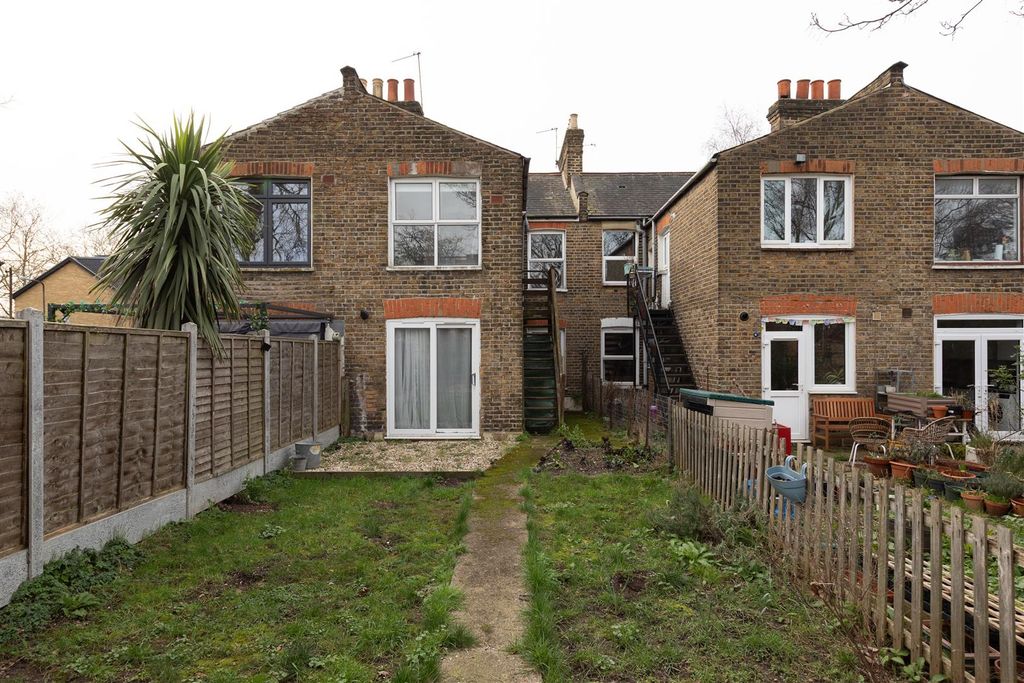 Property photo 3 of 20 Callis Road, E17