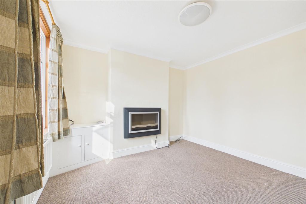 Property photo 2 of 15 Lounge