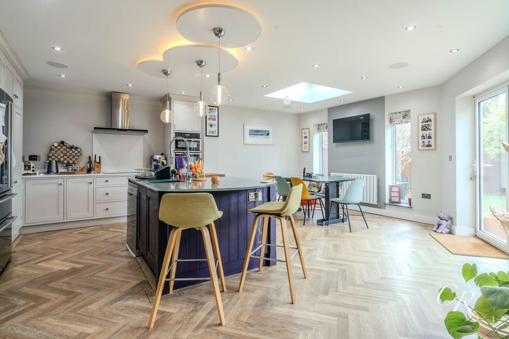 Property photo 2 of 19