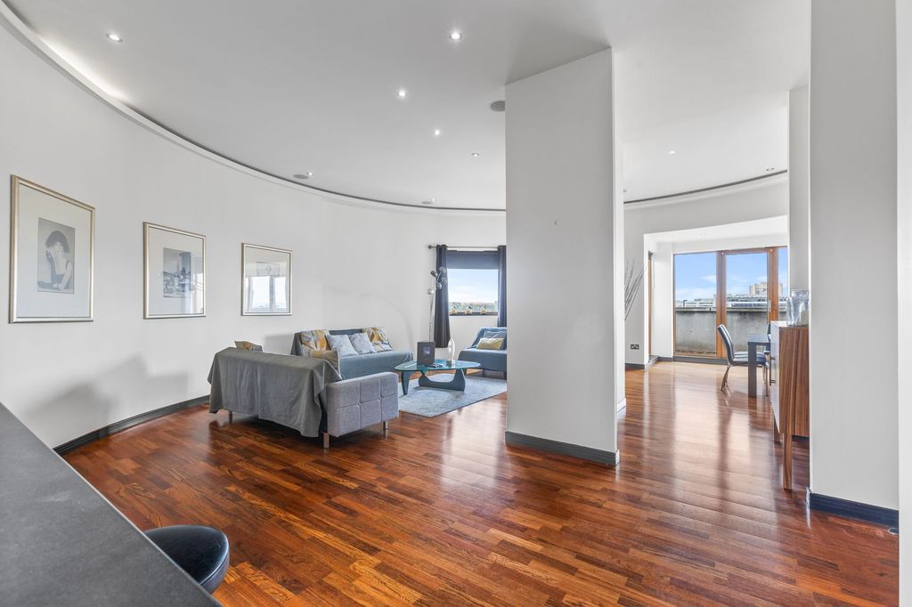 Property photo 3 of 29