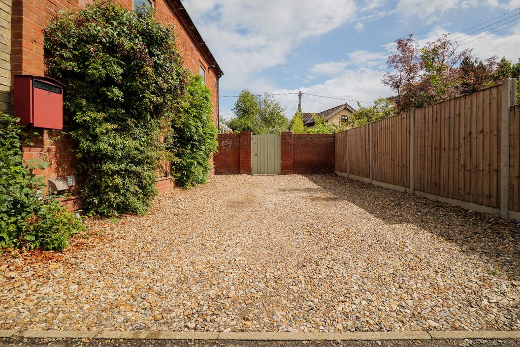Property photo 2 of 27 5371393