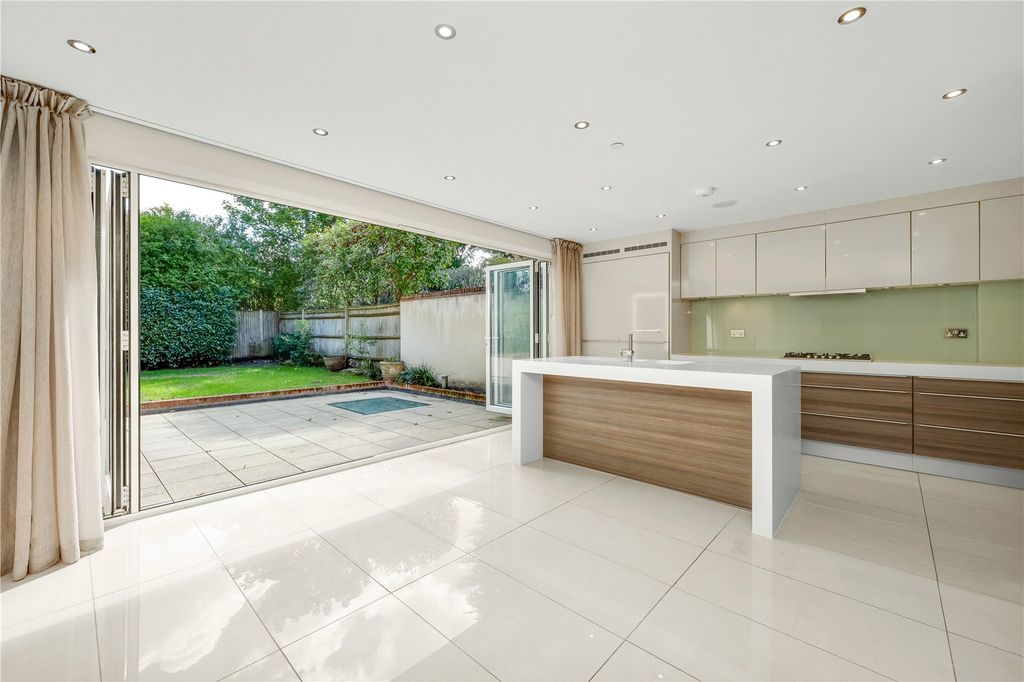 Property photo 2 of 12 Kitchen