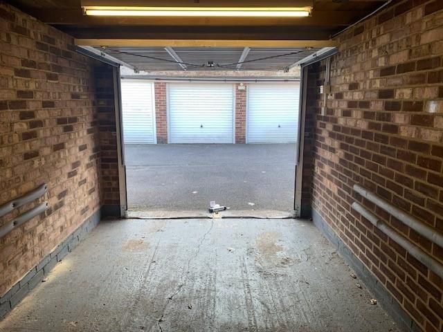 Property photo 1 of 6 Garage