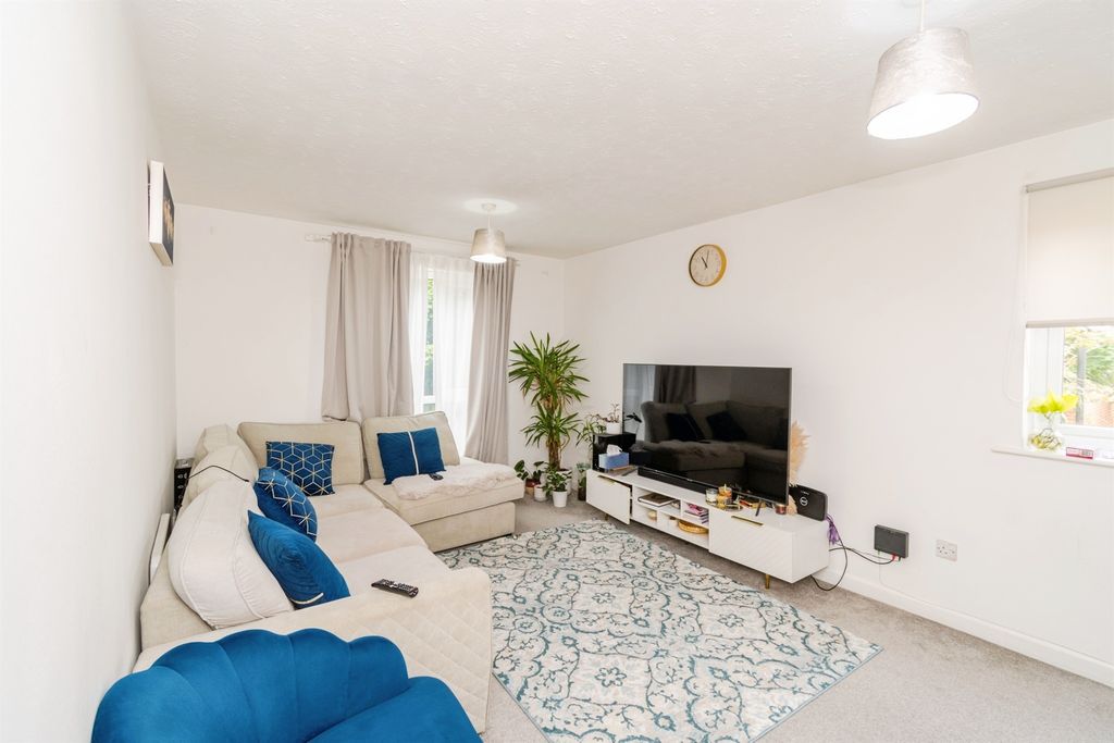 Property photo 2 of 12