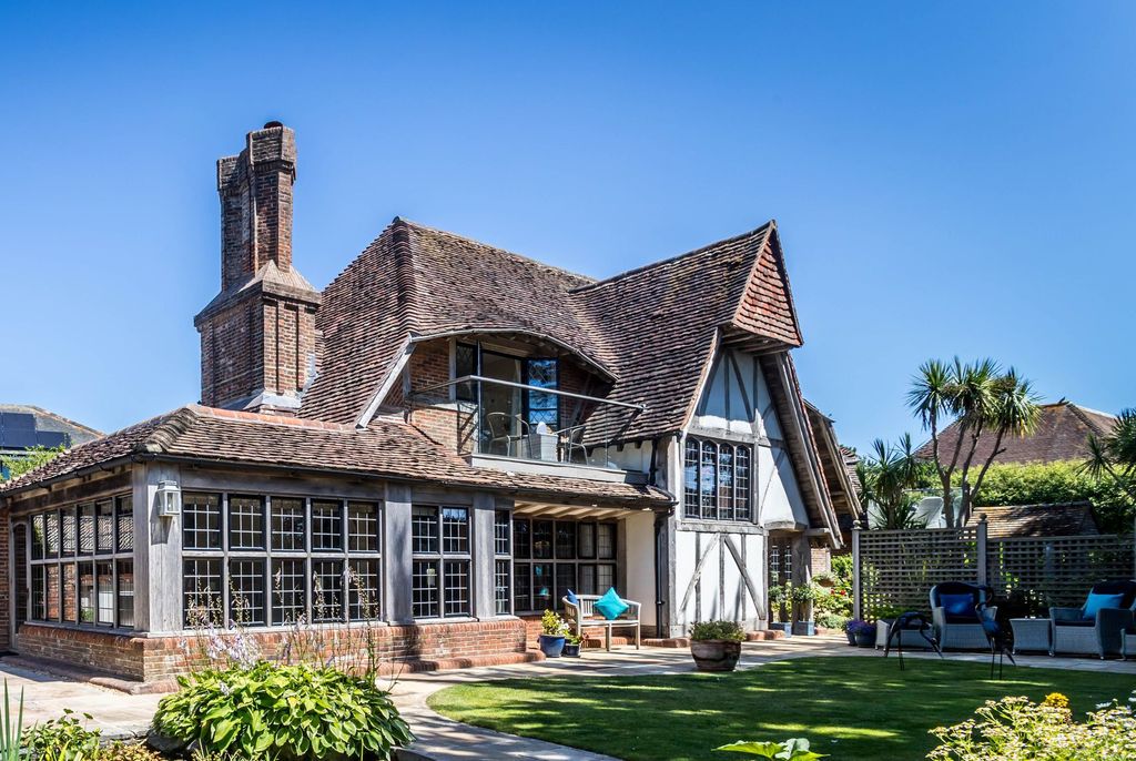 Property photo 1 of 44