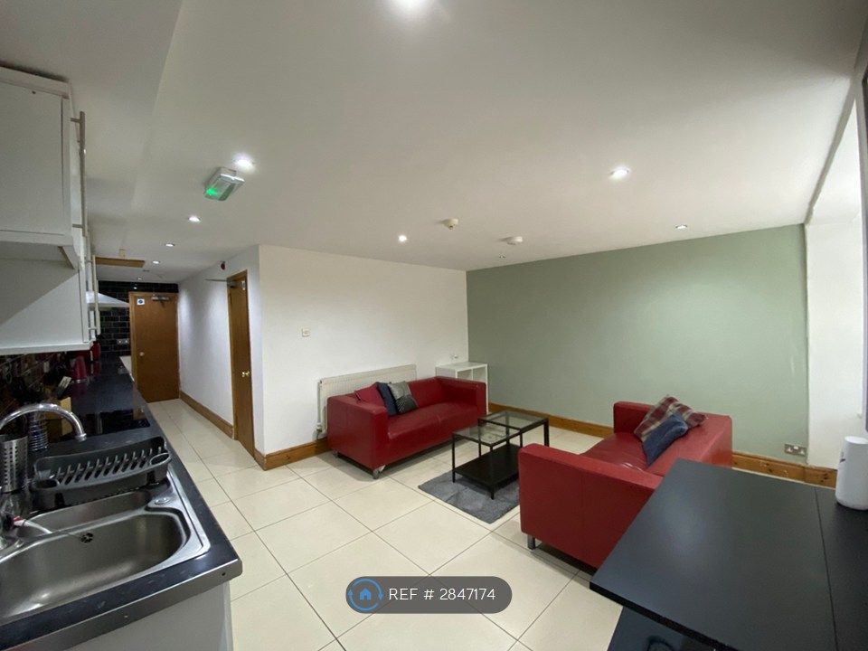 Property photo 3 of 6 Kitchen