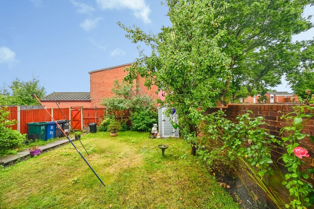Property photo 3 of 8 Garden