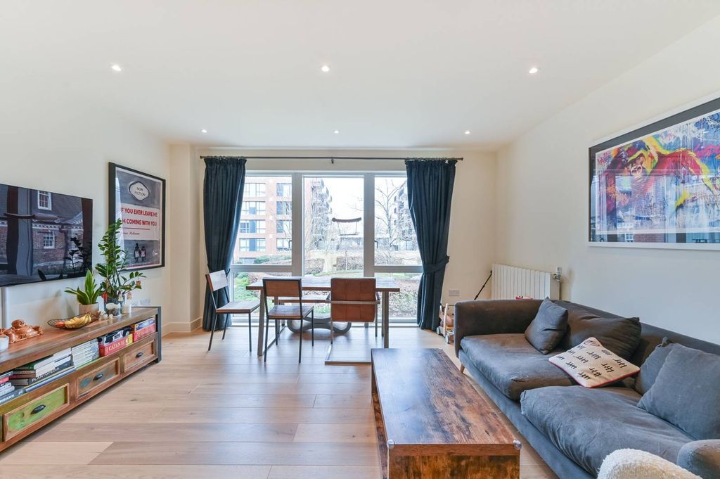 Property photo 2 of 19