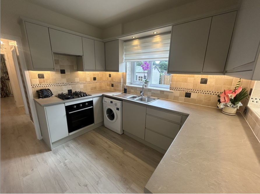 Property photo 3 of 10 Kitchen