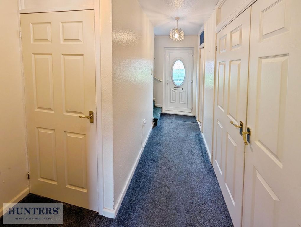Property photo 3 of 16 Entrance Hallway
