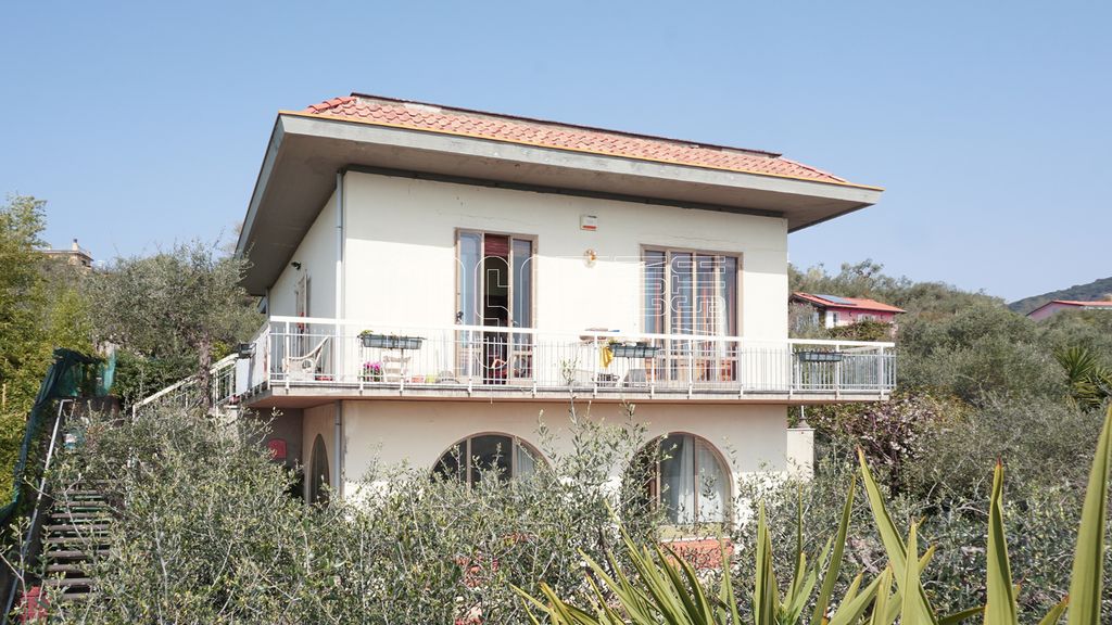 Property photo 2 of 32