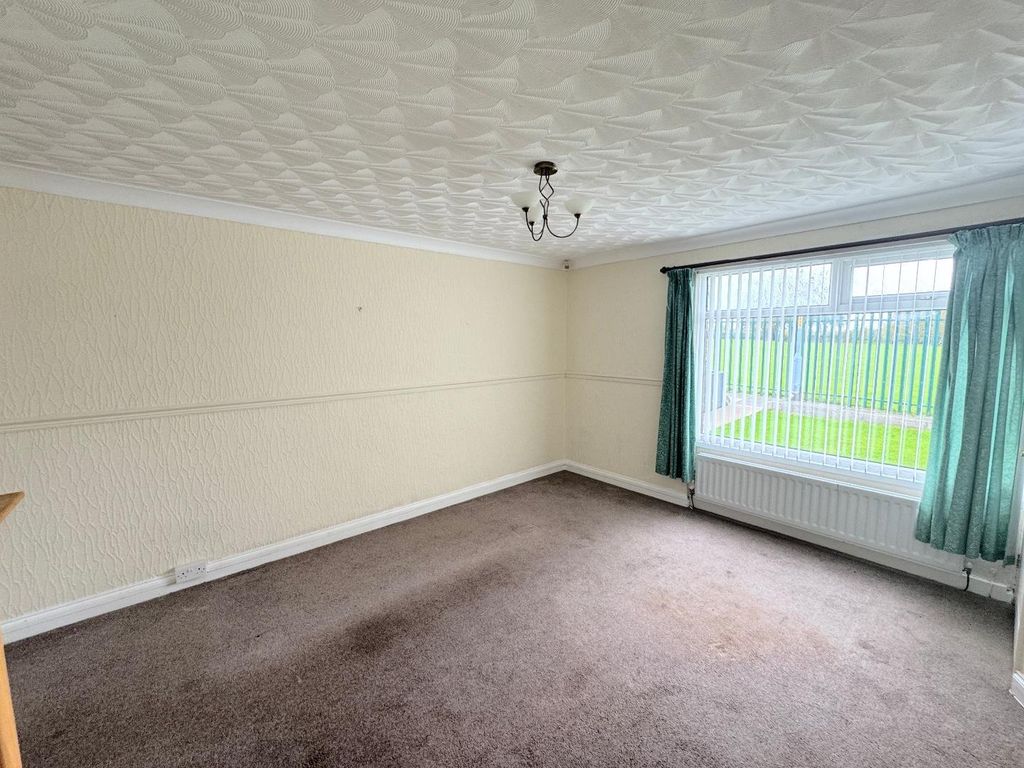 Property photo 3 of 10 Lounge