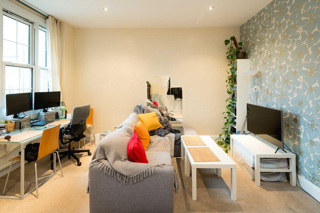 Property photo 3 of 5 x4Aao-Fw.Jpeg