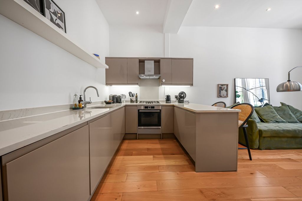 Property photo 2 of 10 Kitchen
