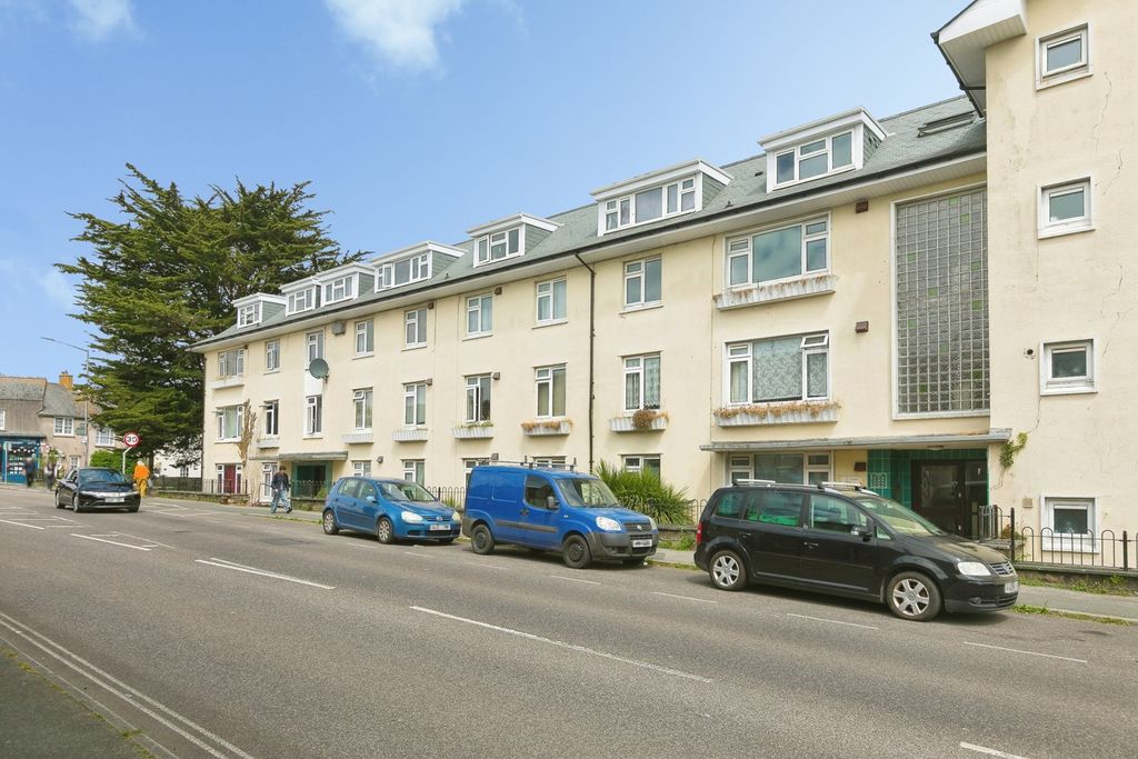 Property photo 1 of 17 Building