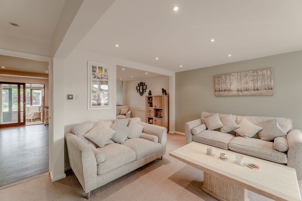 Property photo 2 of 19