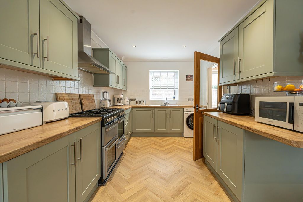 Property photo 2 of 47
