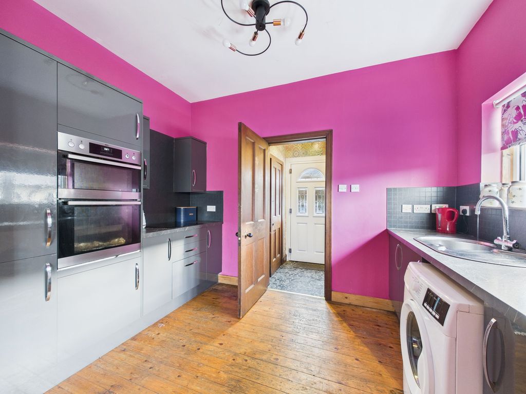 Property photo 3 of 14 Kitchen