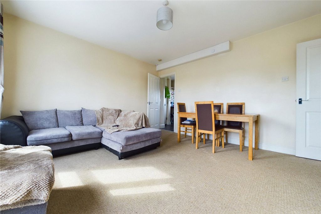 Property photo 3 of 13 Lounge