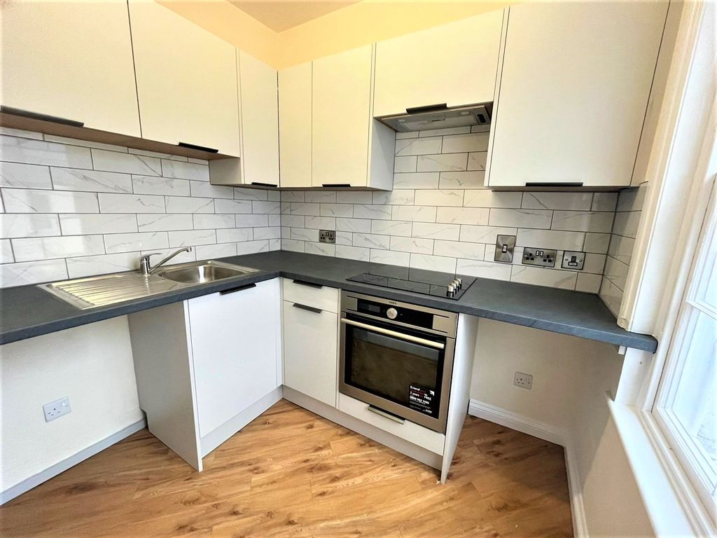 Property photo 2 of 7 Kitchen