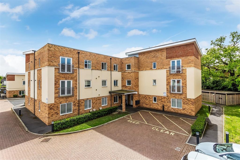 Property photo 1 of 9 3-Norbury-House-13.Jpg