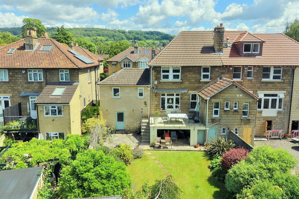 Property photo 2 of 18