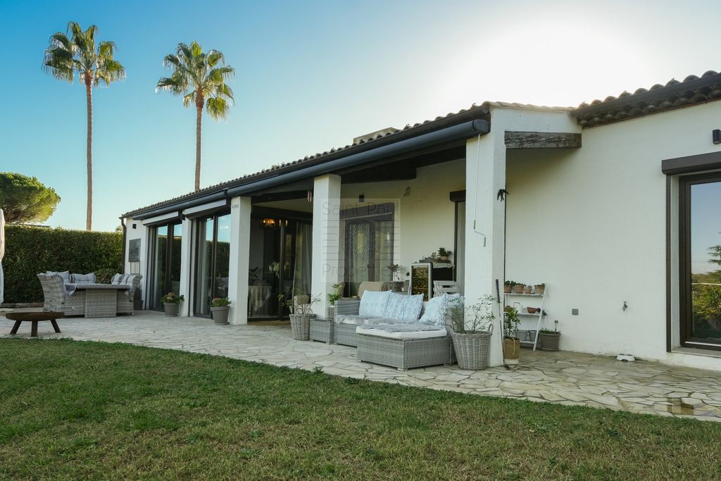 Property photo 1 of 20 Detached Villa In Hauts De Vaugrenier