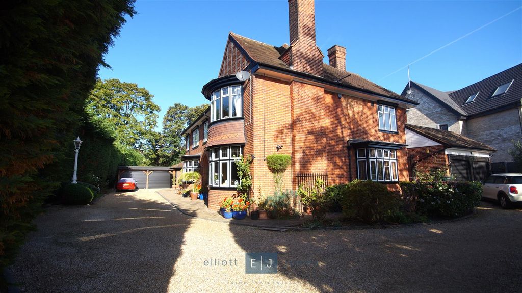 Property photo 2 of 33