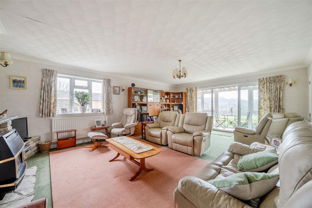 Property photo 3 of 35 1395256-1-695Fa574059d3.Jpg