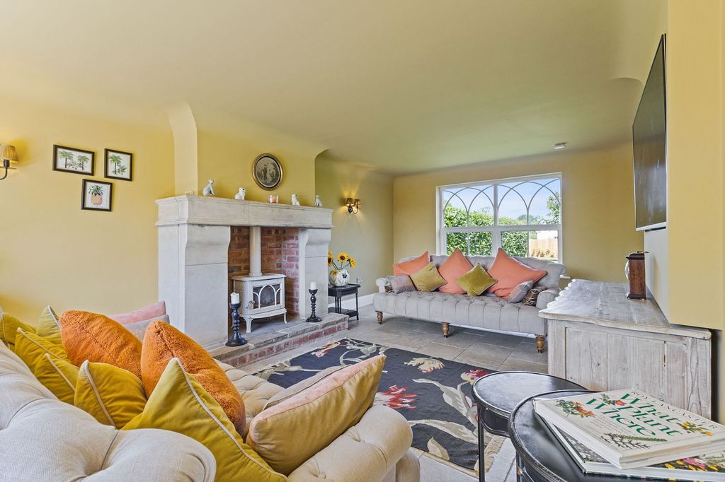 Property photo 2 of 37