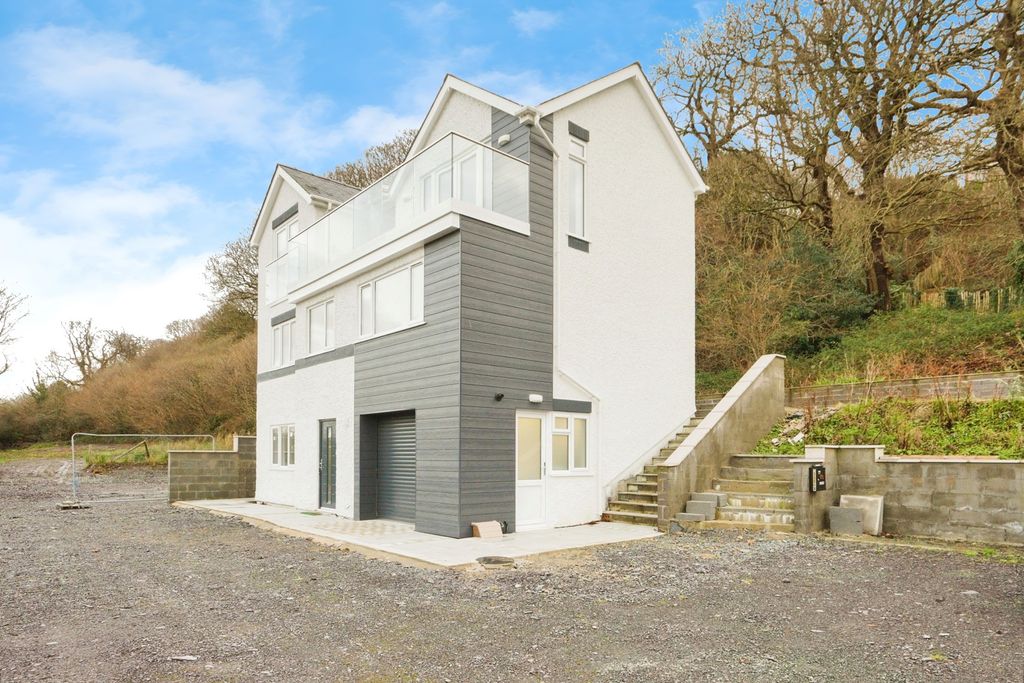 Property photo 2 of 30 Pbox-Img.Jpg