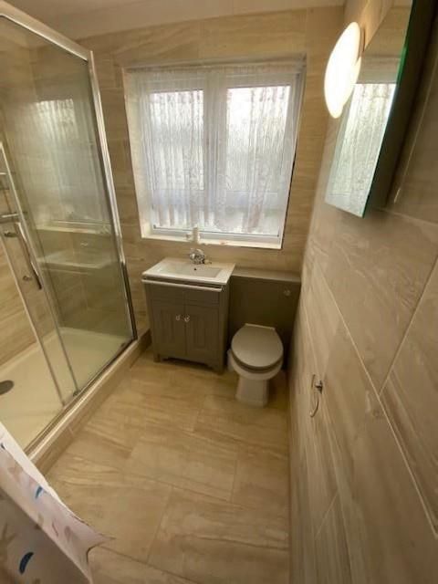 Property photo 3 of 5 Bathroom.Jpg