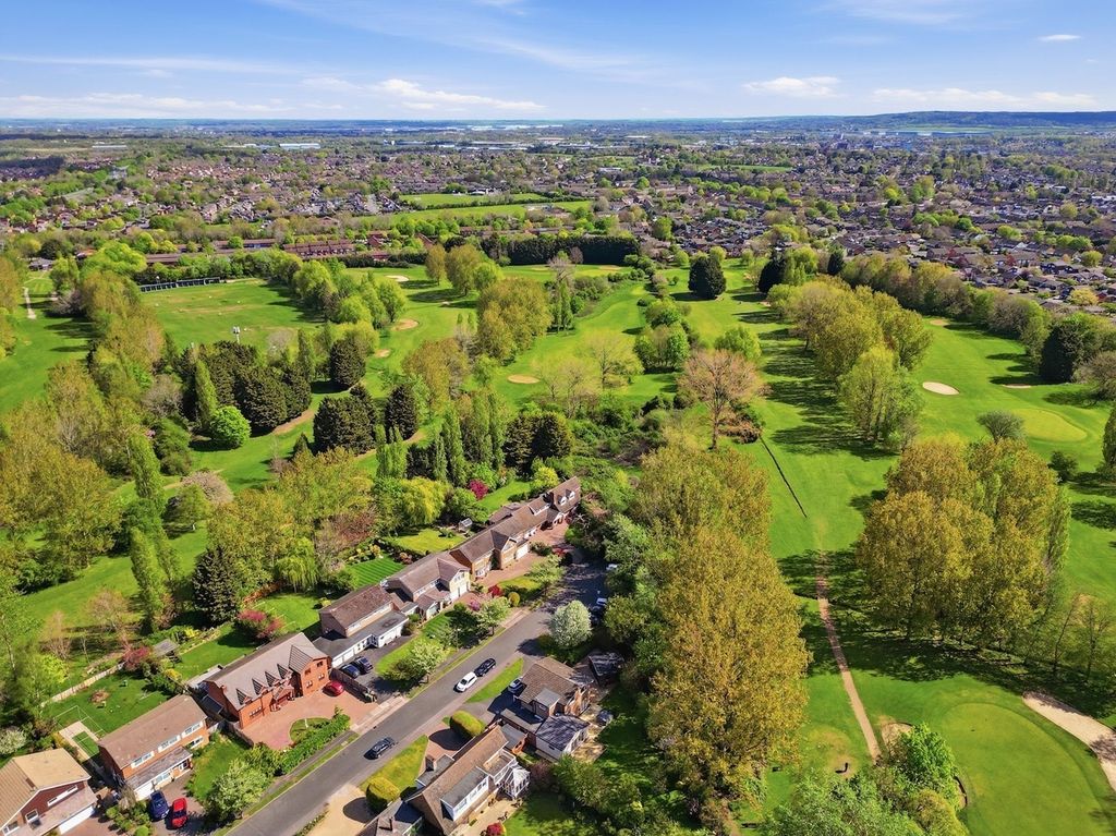 Property photo 2 of 32