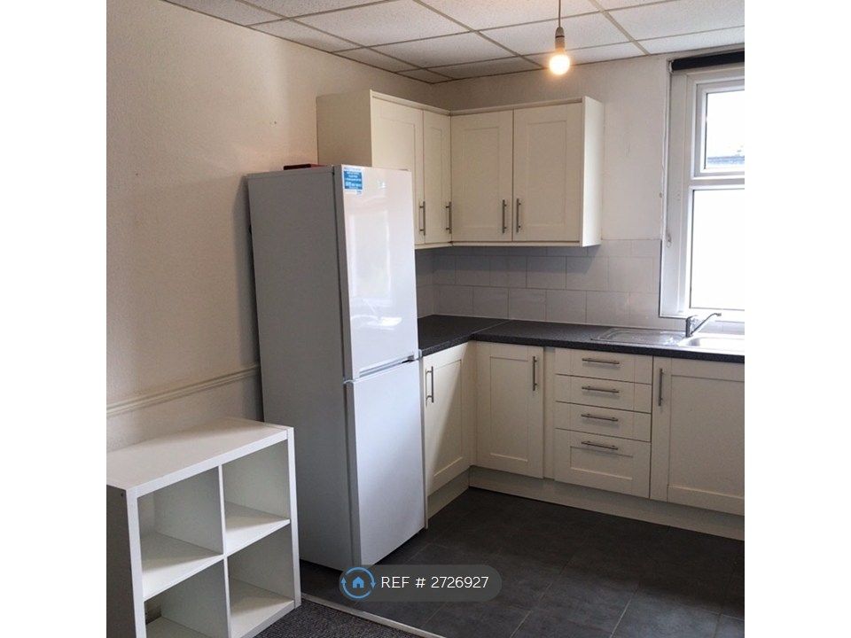 Property photo 2 of 10 Kitchen