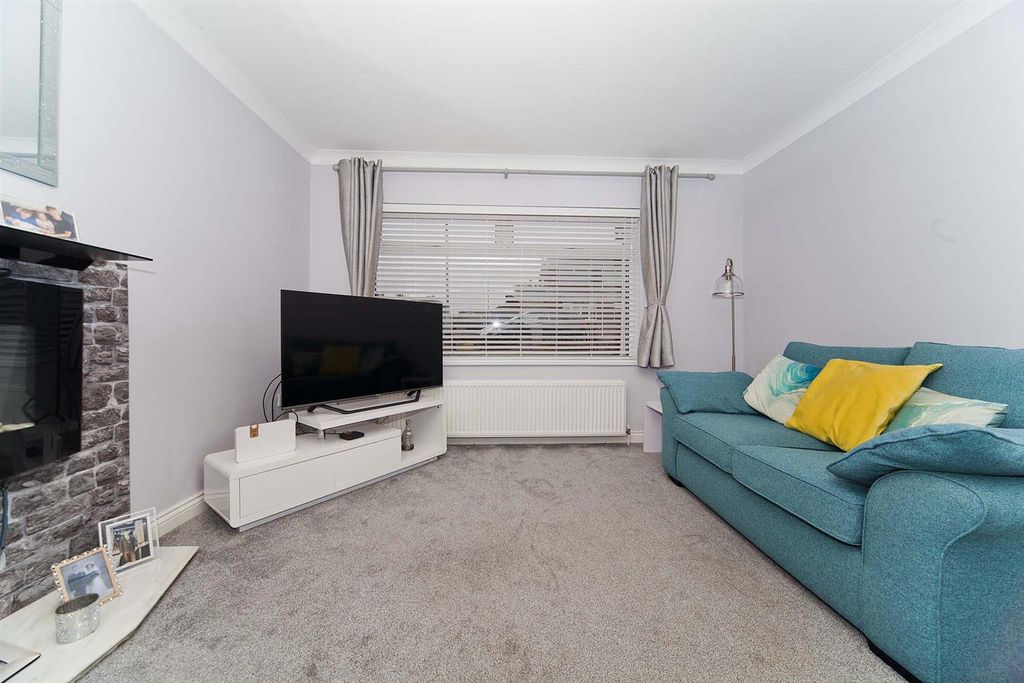 Property photo 2 of 20
