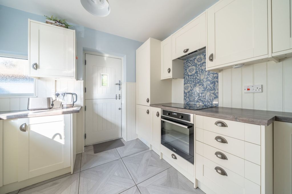 Property photo 3 of 27