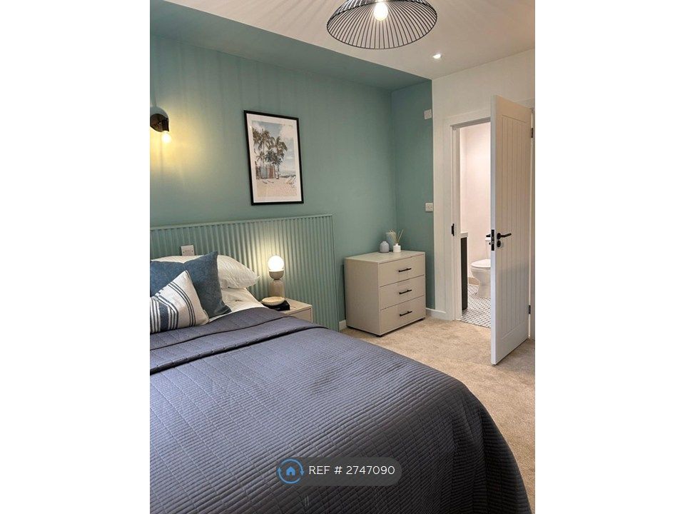 Property photo 2 of 11 Ensuite Room 2