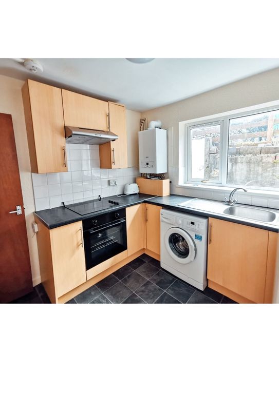 Property photo 1 of 9 Kitchenn