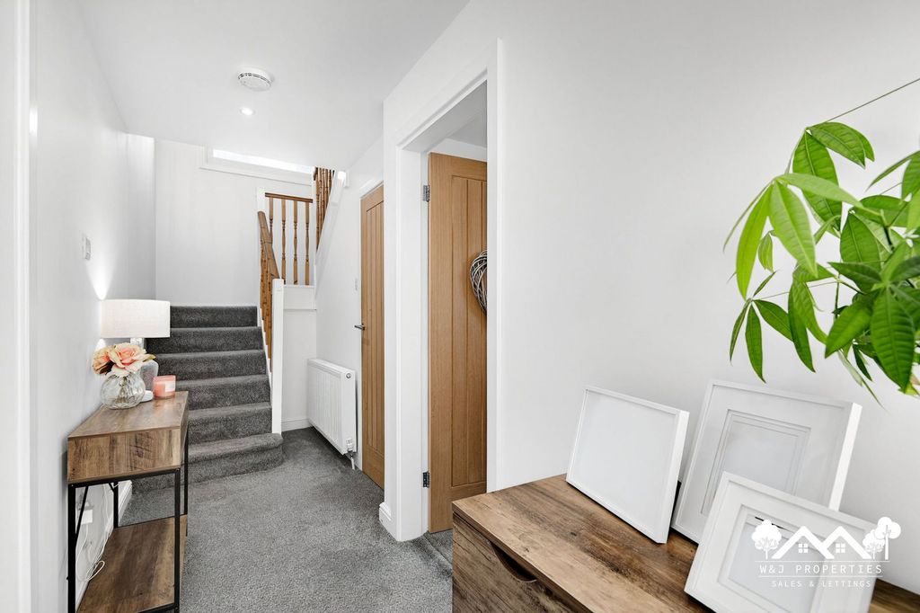 Property photo 2 of 41