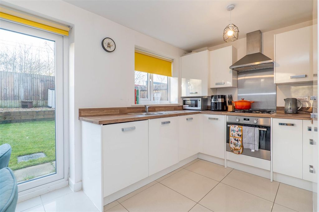 Property photo 3 of 21 Kitchen/Diner