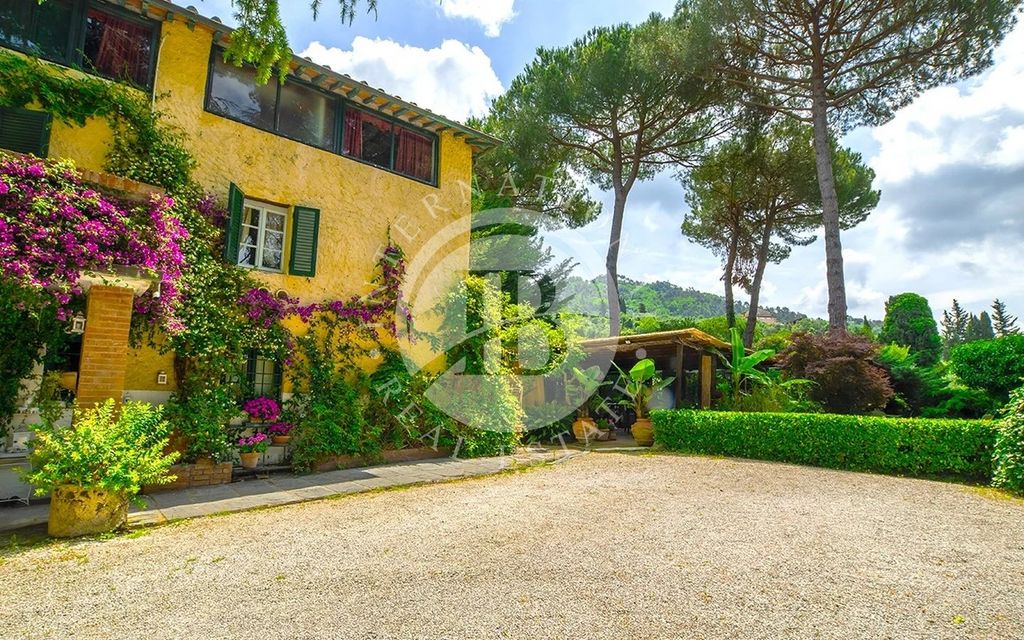 Property photo 2 of 24