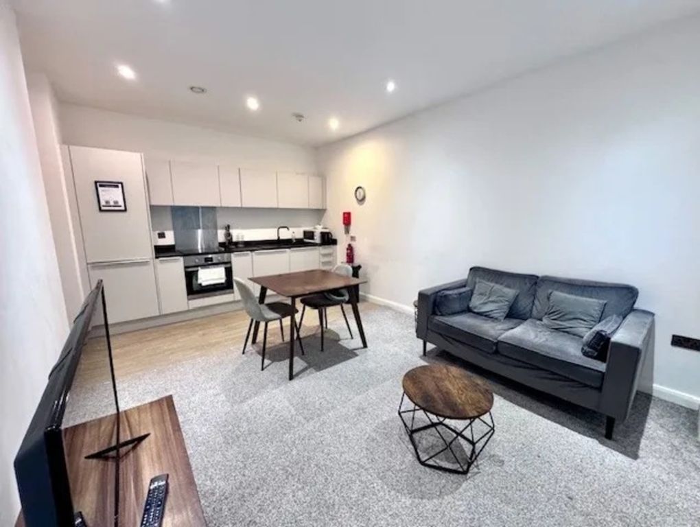 Property photo 1 of 7 Living Room