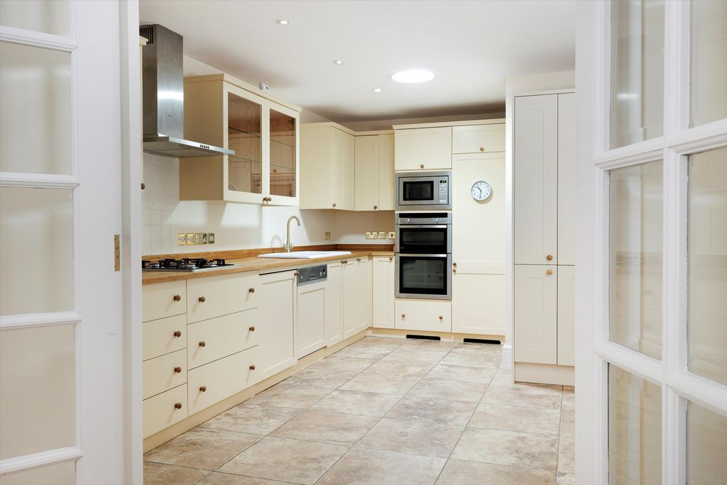 Property photo 2 of 17 Image