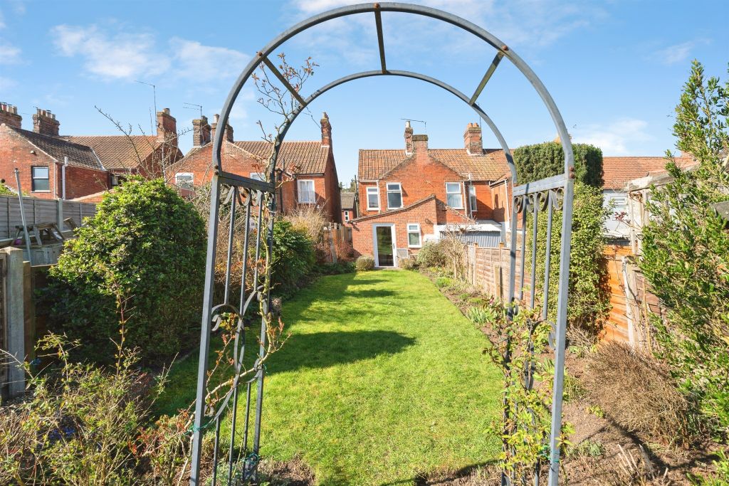 Property photo 2 of 18